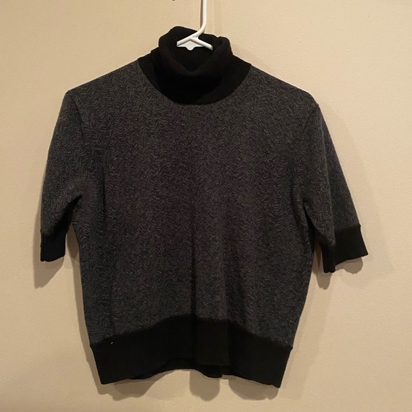 Jones New York Sweaters - 🍰FREE w/ purch Jones New York *shrunk* sweater S